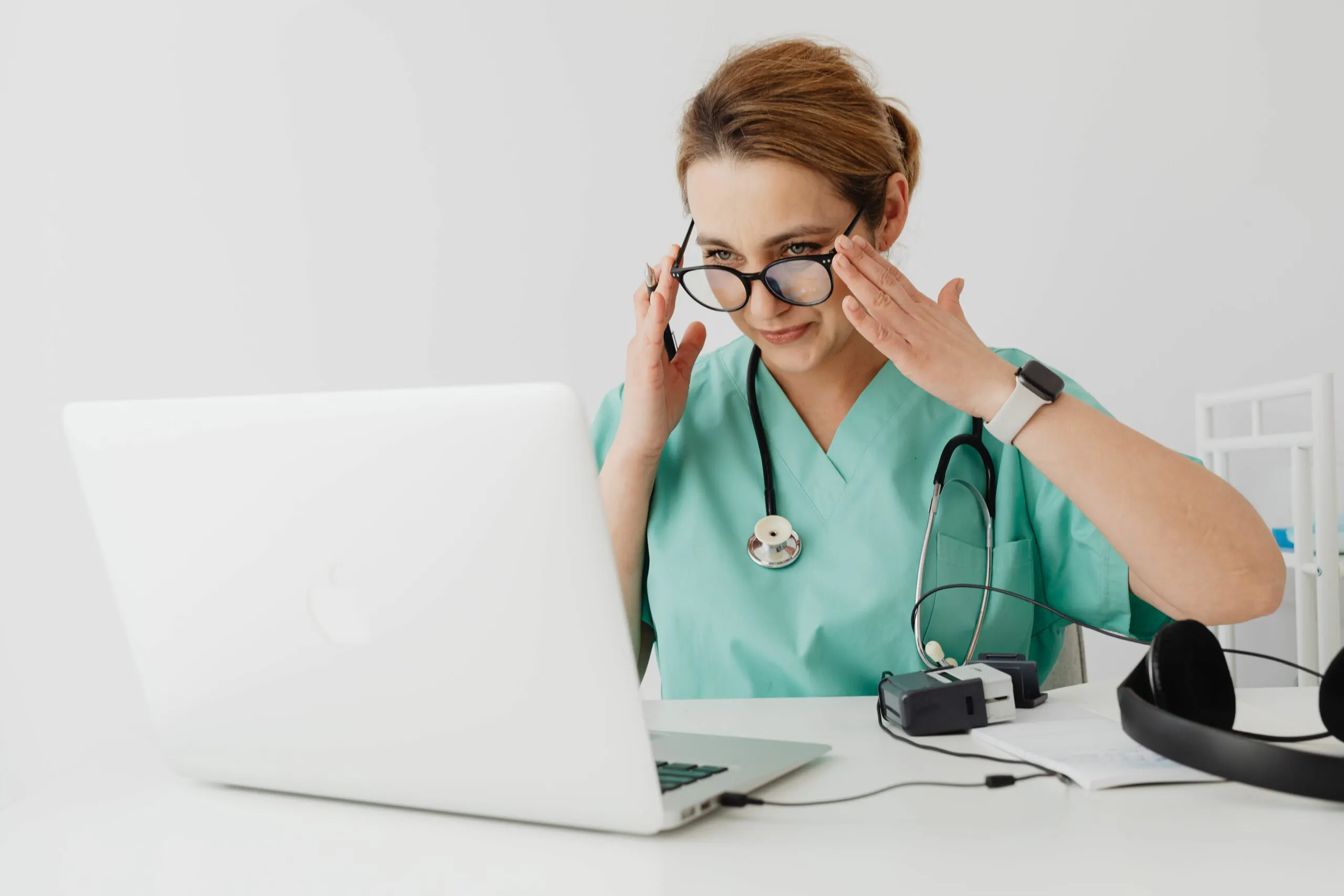 New graduate nurse writing a nursing resume on a laptop